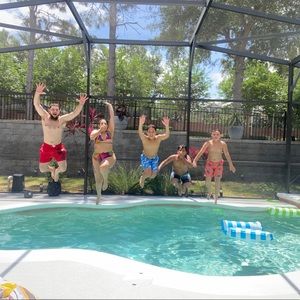 Meet your Posher, Anghela